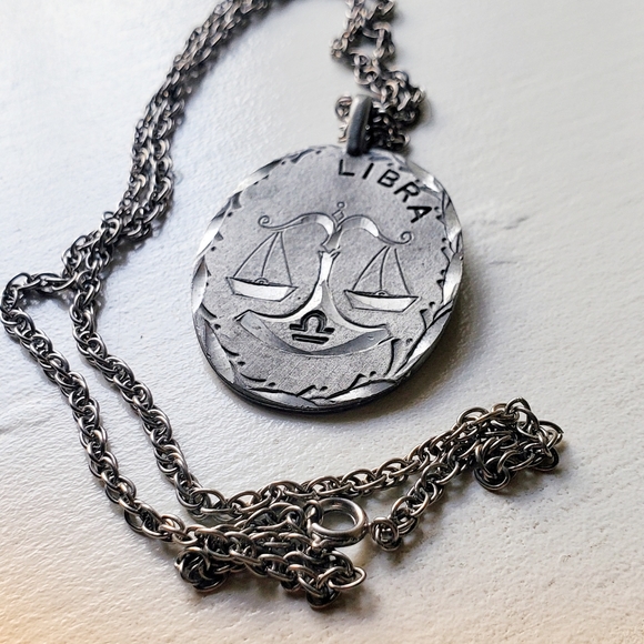 Vintage Pewter Libra pendant Necklace - Picture 3 of 5